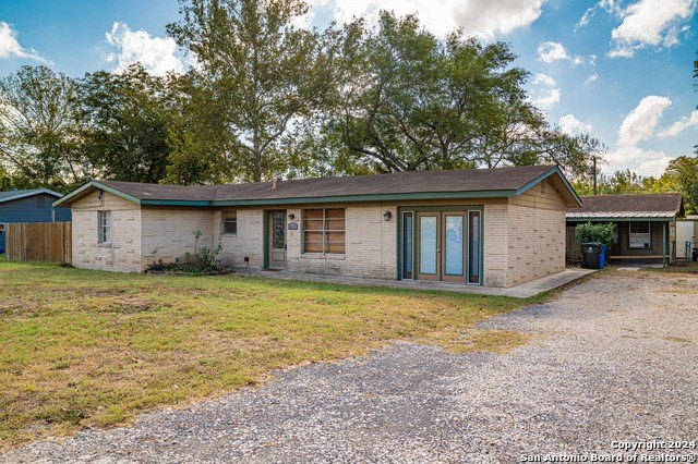 517 e martindale rd, seguin,  TX 78155