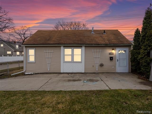  hazel park,  MI 48030