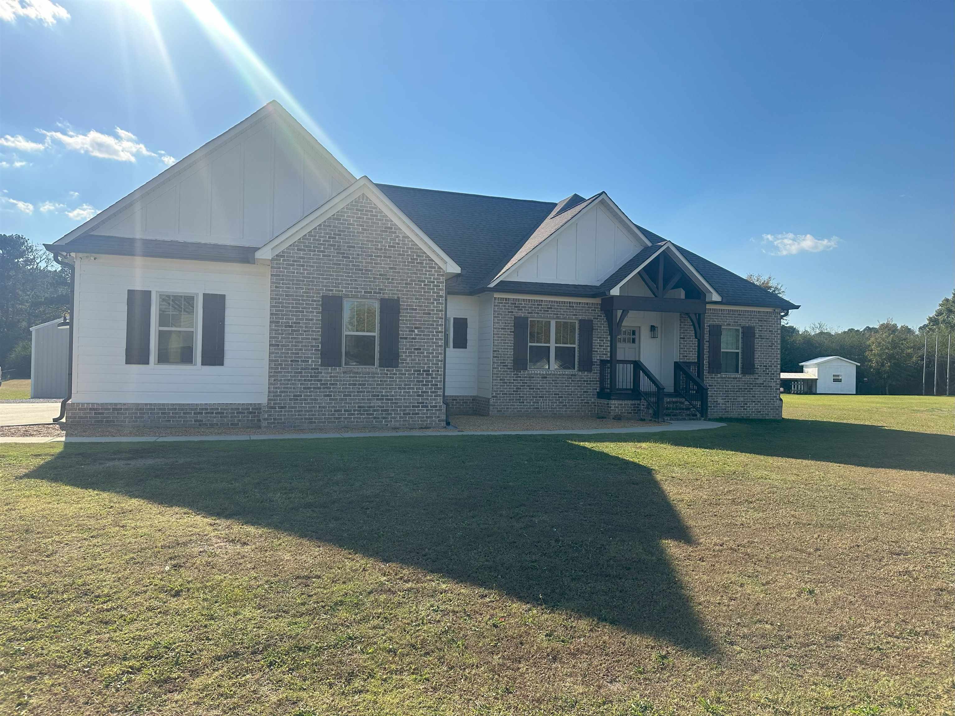 81 co rd 1584, vinemont,  AL 35179