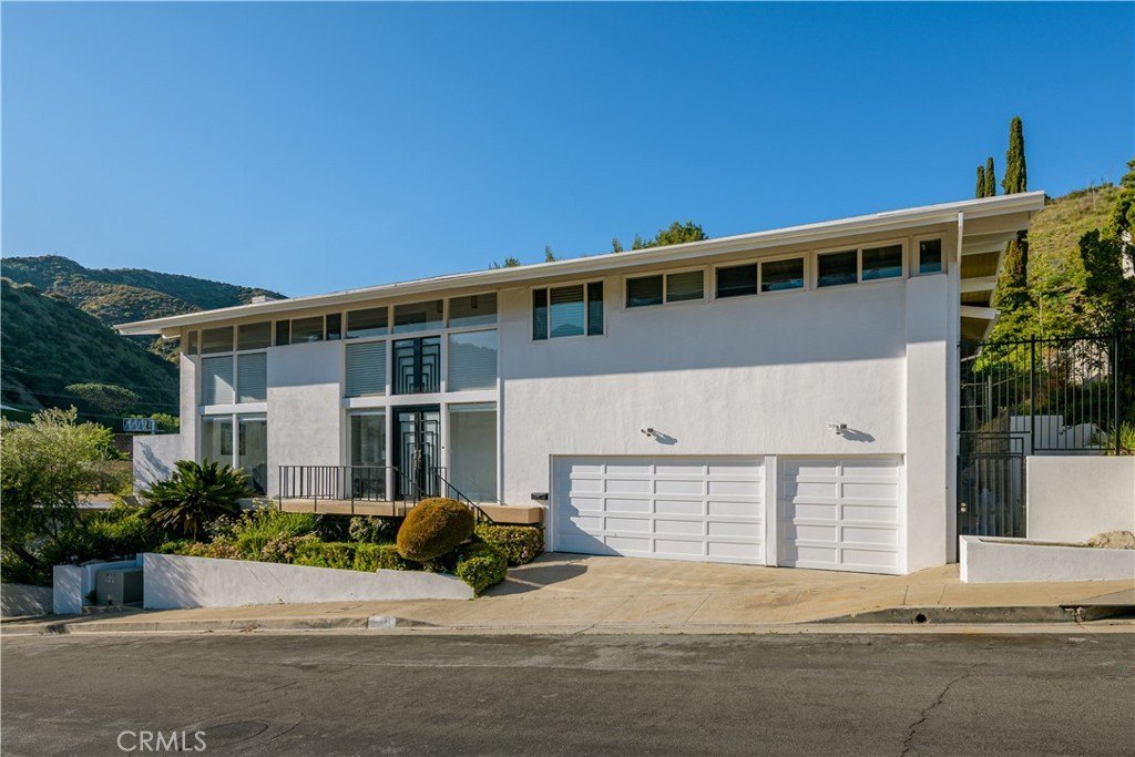  los angeles,  CA 90049