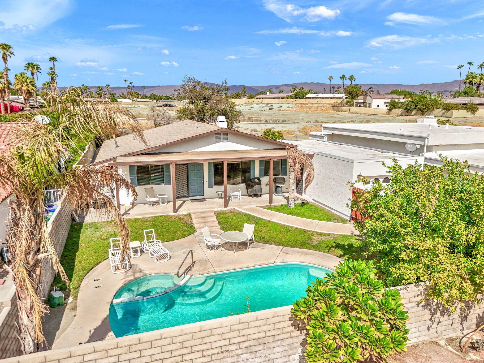 palm desert,  CA 92211