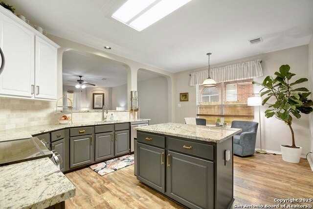 2818 crusader bend, schertz,  TX 78108