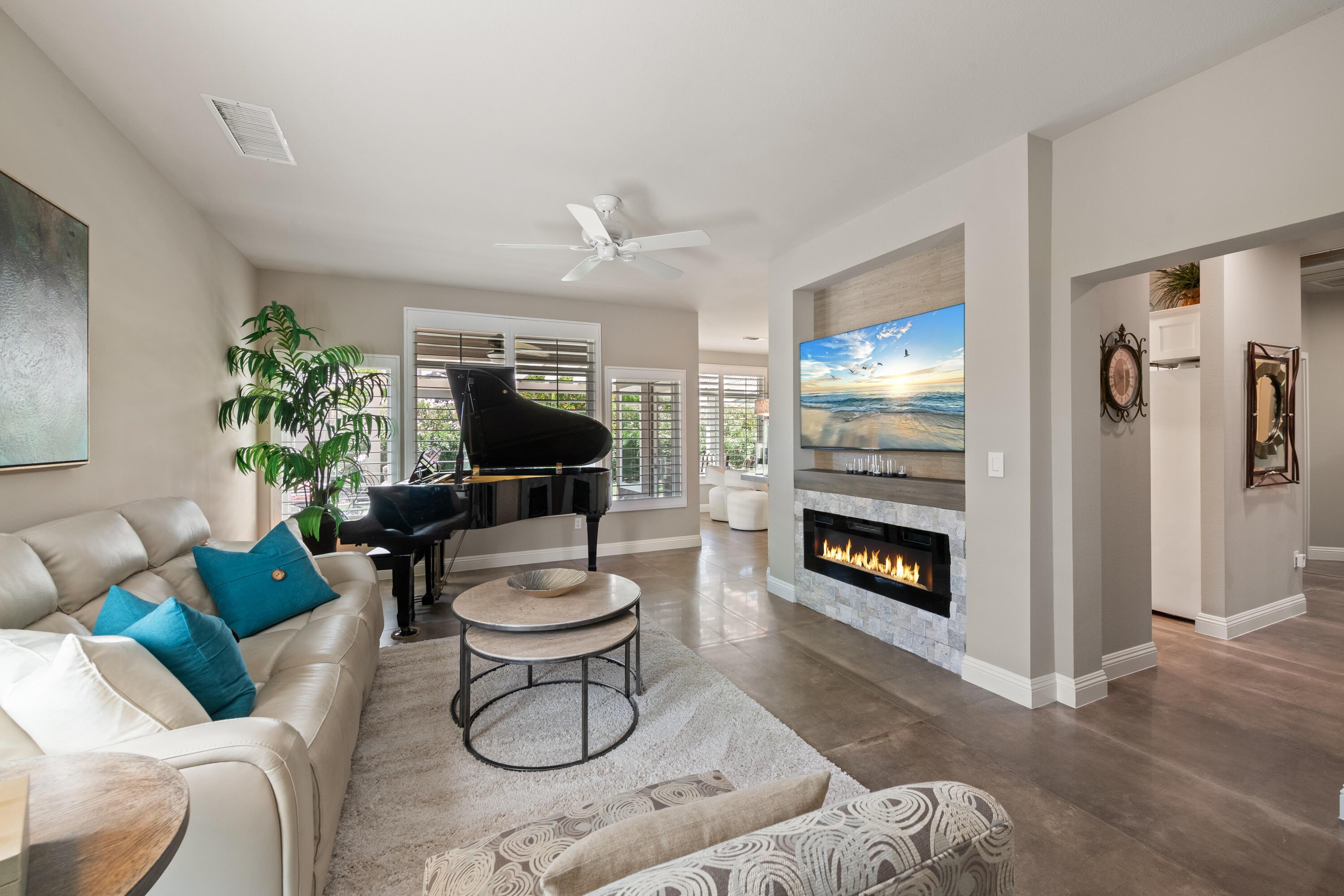  palm desert,  CA 92211