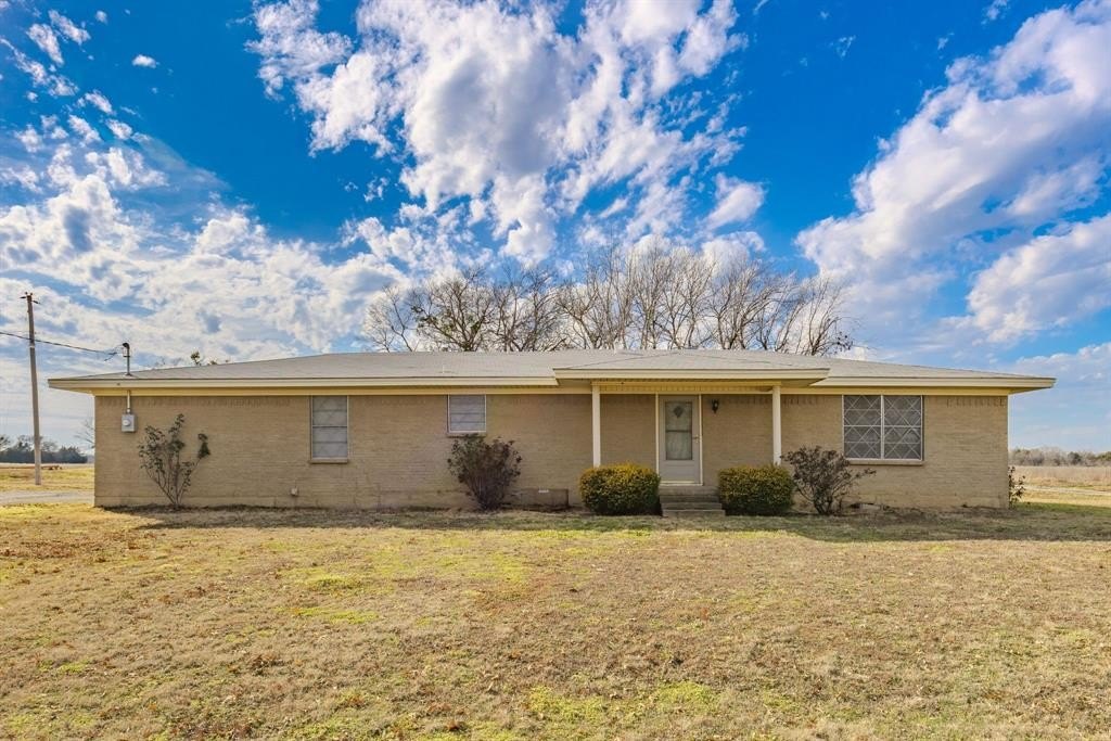 1552 county road 2116, greenville,  TX 75402