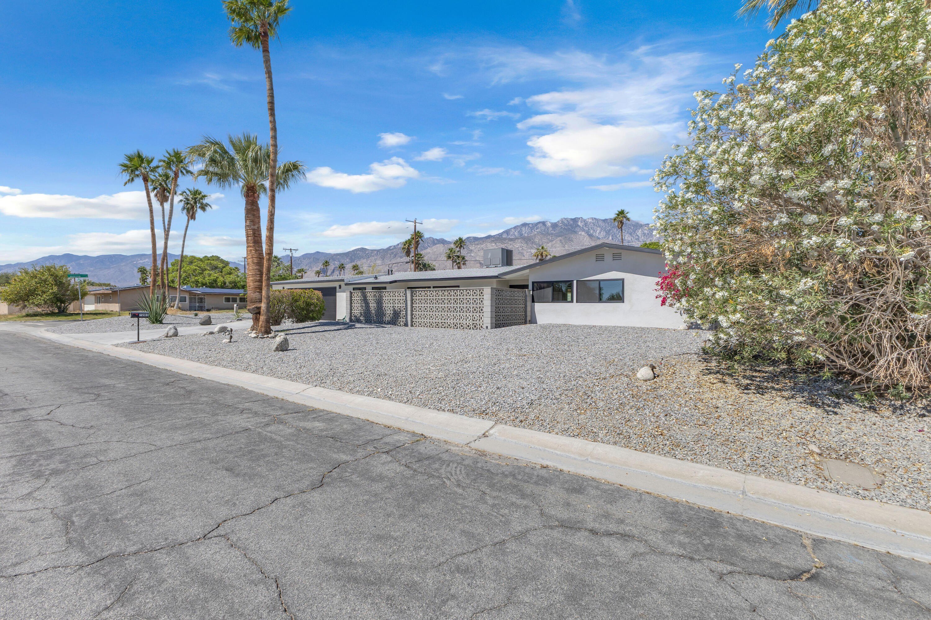  palm springs,  CA 92262