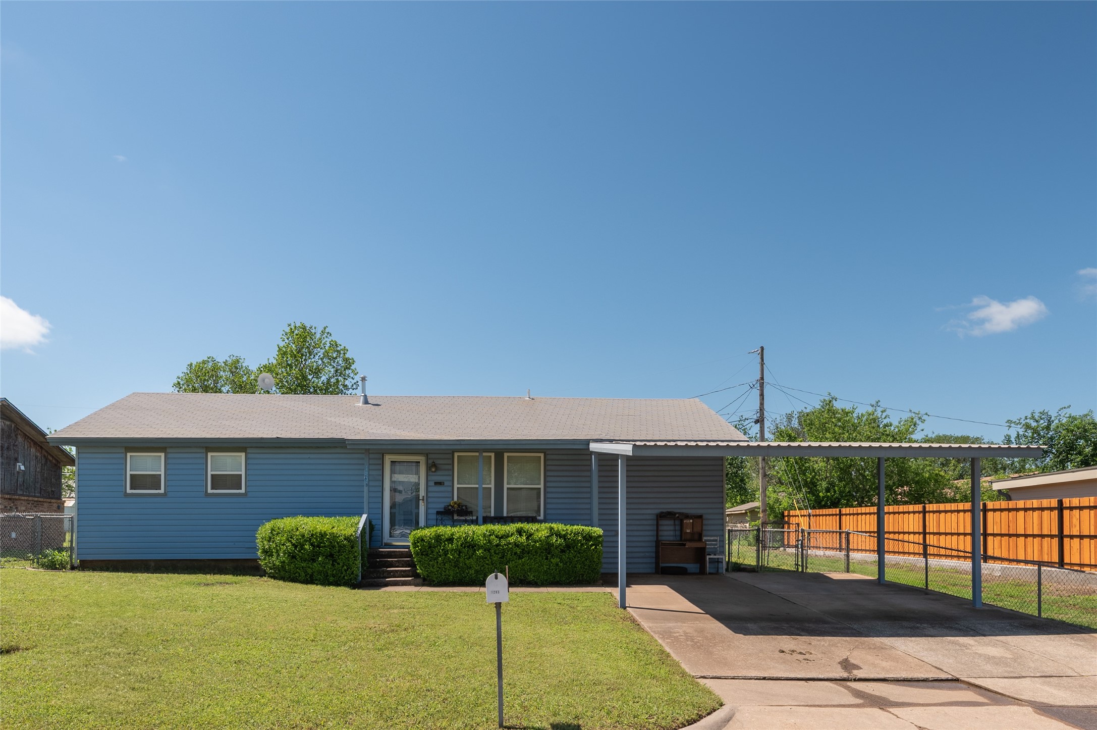 1203 sun valley dr, wichita falls,  TX 76302