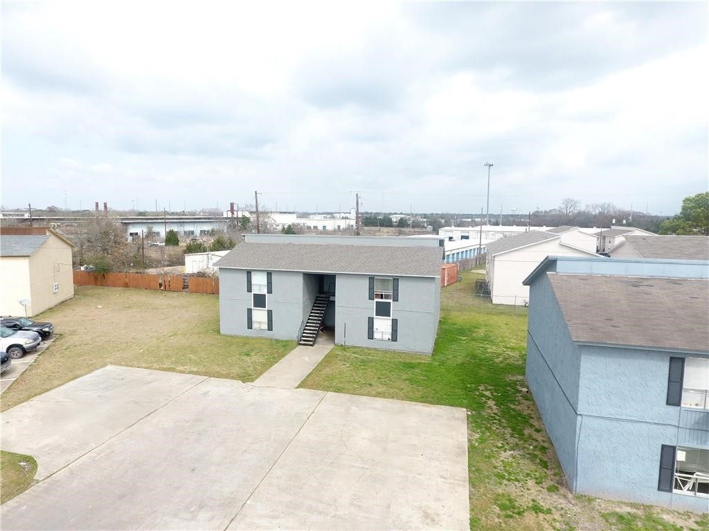2703 evergreen cir, bryan,  TX 77801