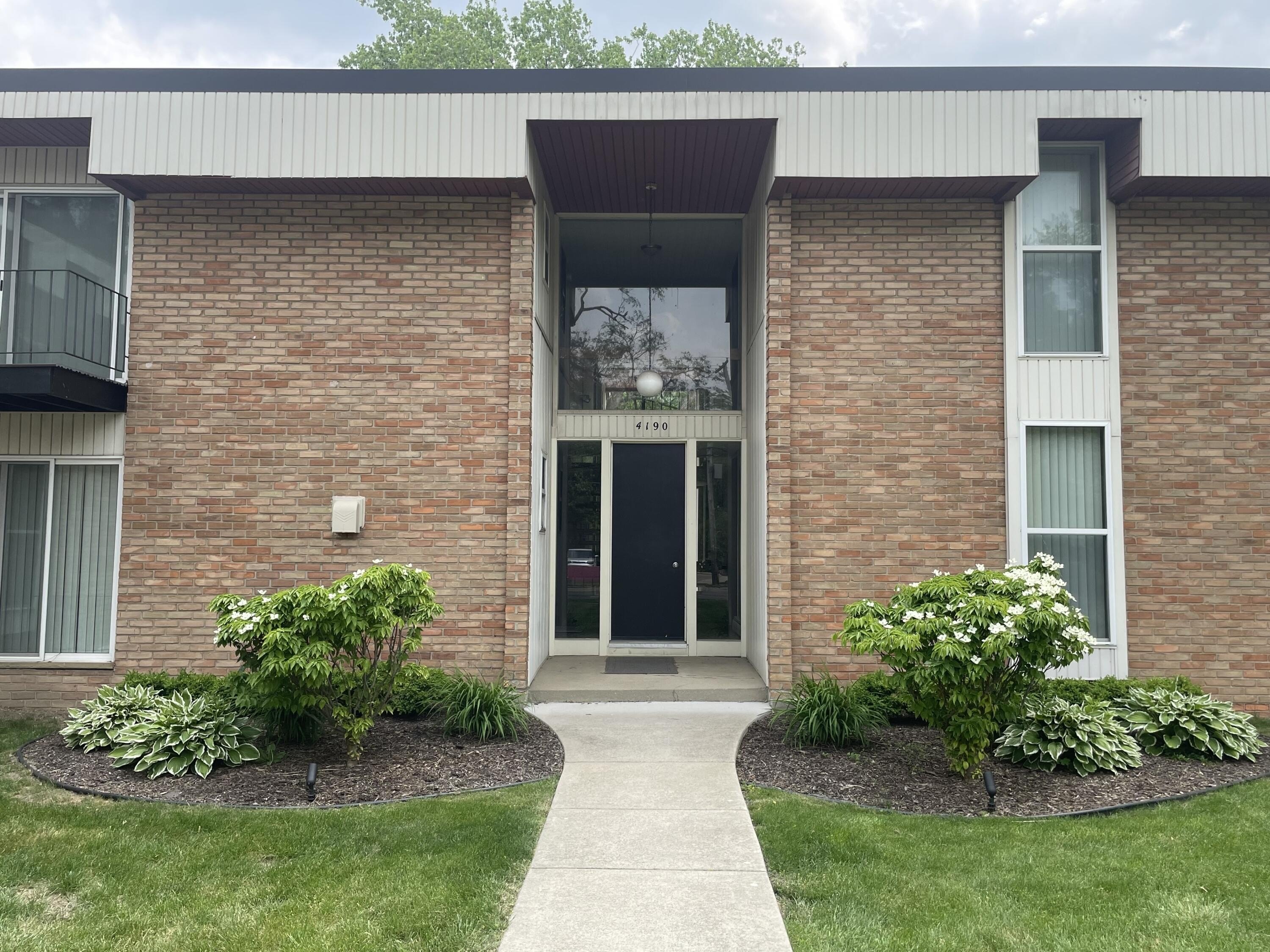  royal oak,  MI 48073
