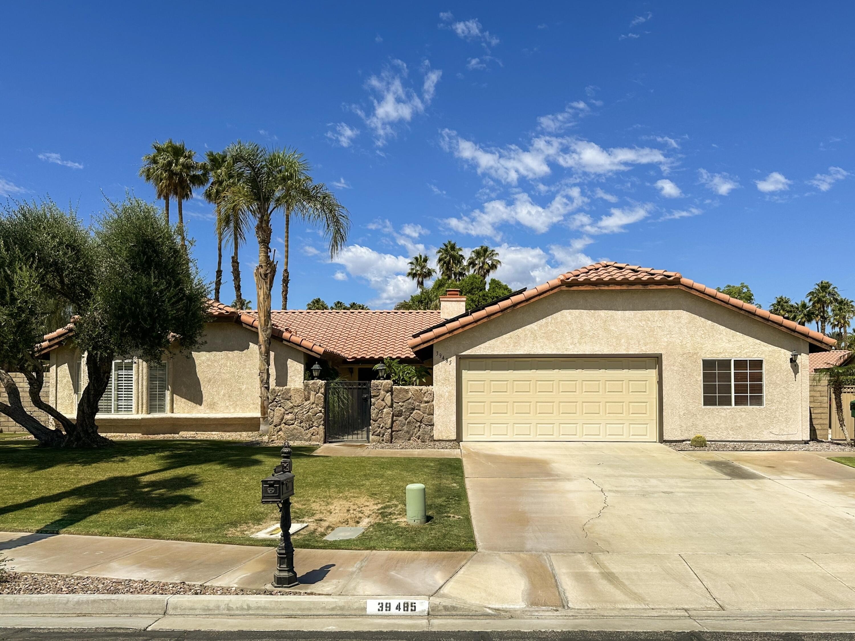  palm desert,  CA 92211