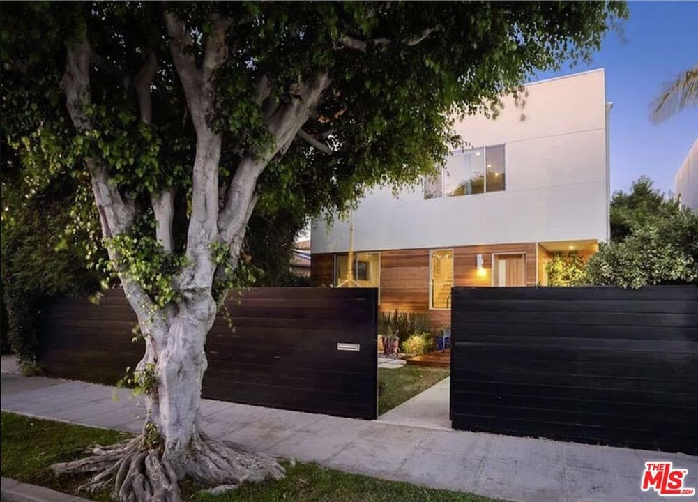  marina del rey,  CA 90292