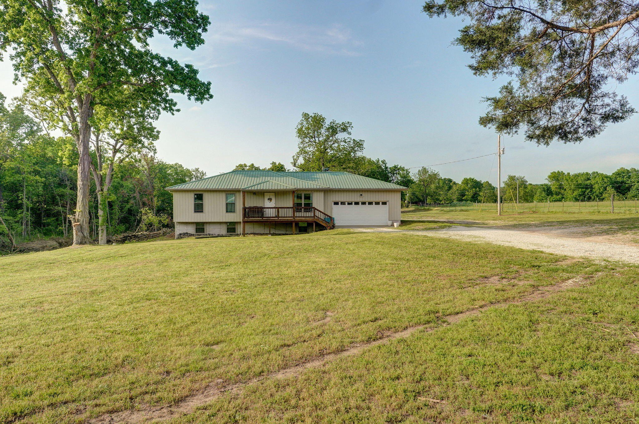2121 e 505th rd, half way,  MO 65663